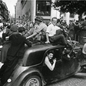 20 photographies incroyables de la France prises par Robert Capa pendant la Seconde Guerre mondiale _ nan