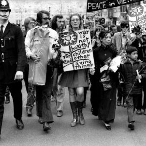 25 Amazing Black and White Photographs of London in the Swinging Sixties Era_Ha