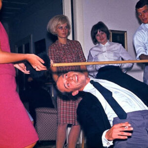 Cool Photos Show What House Parties Looked Like in the 1960s_Ha
