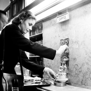 Amazing Vintage Photographs of Automats in New York From the 1940s and 1950s_Ha