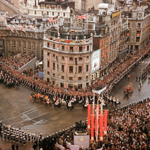 26 Enchanting Color Photographs That Show What Life Was Like in Britain from the 1950s_teo